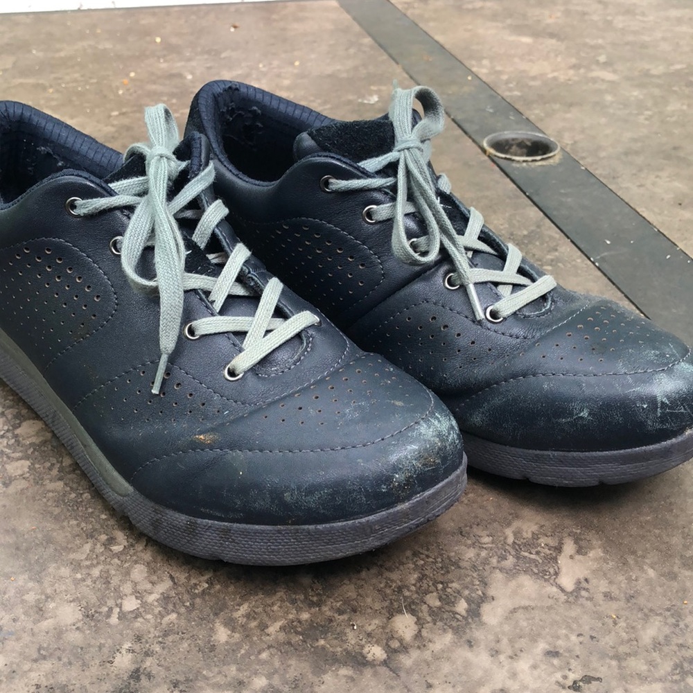 Kuru shoes